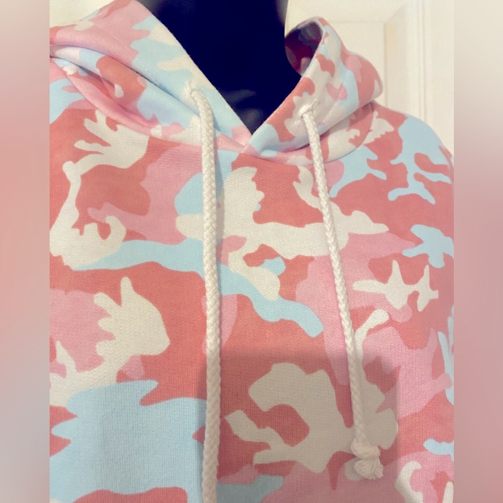 Kylie Jenner Pink “Candy” Camo Hoodie NWOT size S Tik Tok Famous, barbiecore - Picture 9 of 11